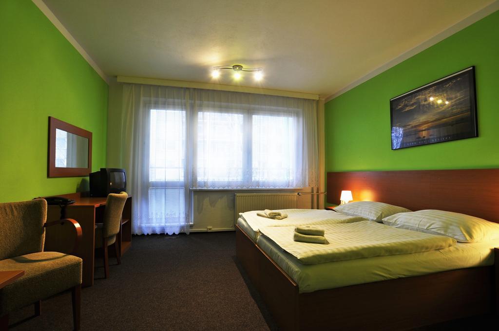 Hotel Krystal Hodonín Exterior foto