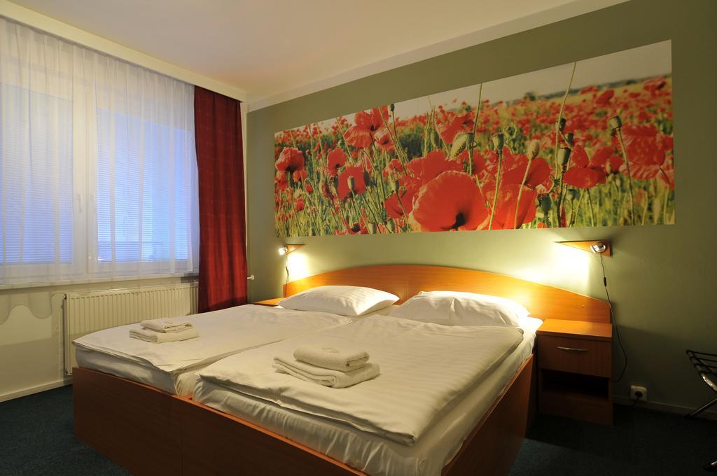 Hotel Krystal Hodonín Exterior foto